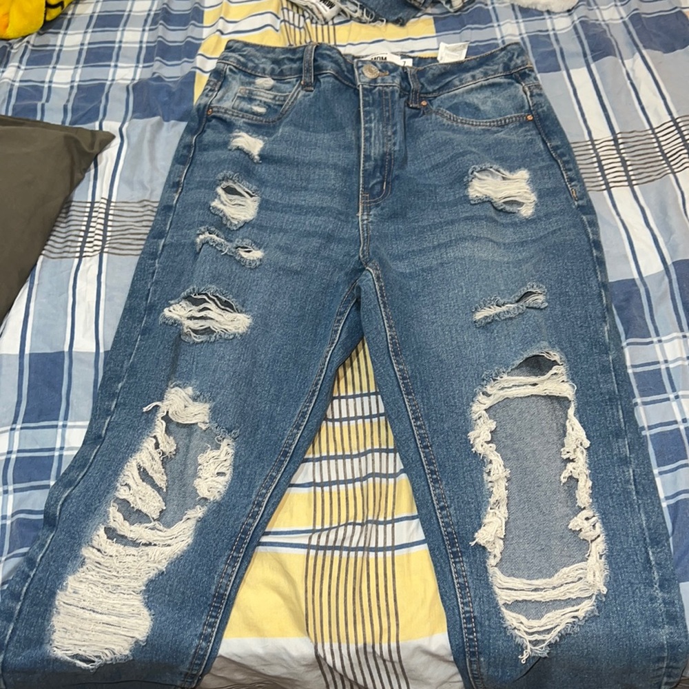 Blue rip Mom Jeans